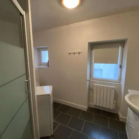 A 70m Des Thermes Du Saint Roch - Fr-1-541-54